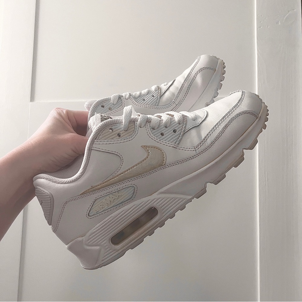 Women’s Nike Air Max White Sneakers, women’s size 8